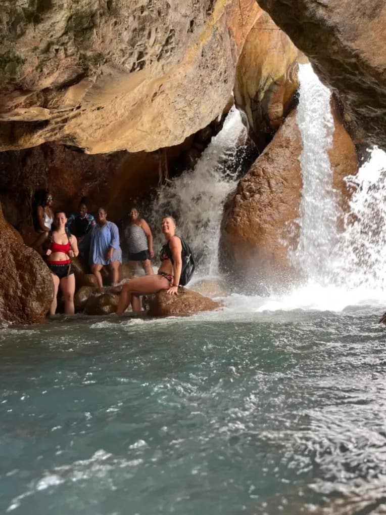 La Leona Waterfall CR