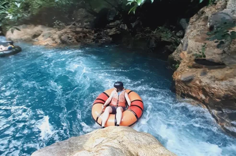 La Leona Waterfall CR